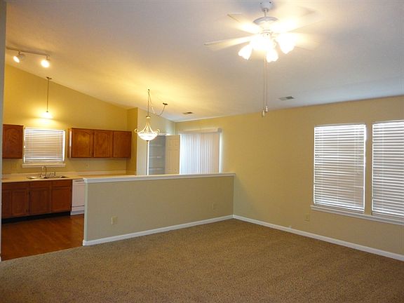 5th image of 10516 Wintergreen Way