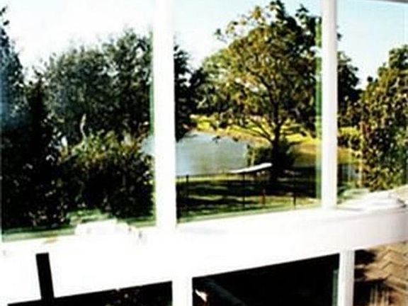 3rd image of 404 Leisure Ln