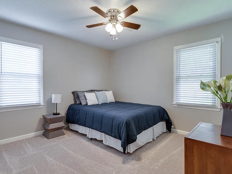 841 Cloverleaf Dr — Photo 6