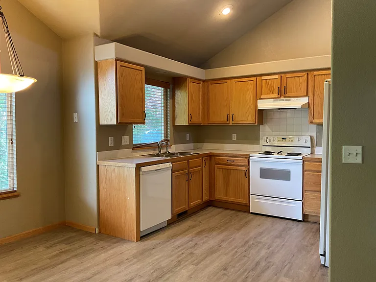 2102 Sweetwater Creek Dr — Photo 9