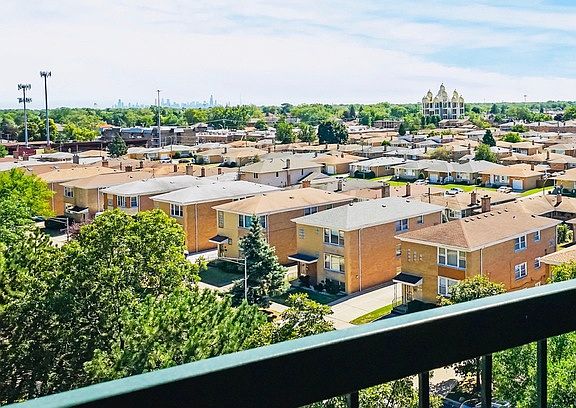 3rd image of 8580 W Foster Ave Unit 708