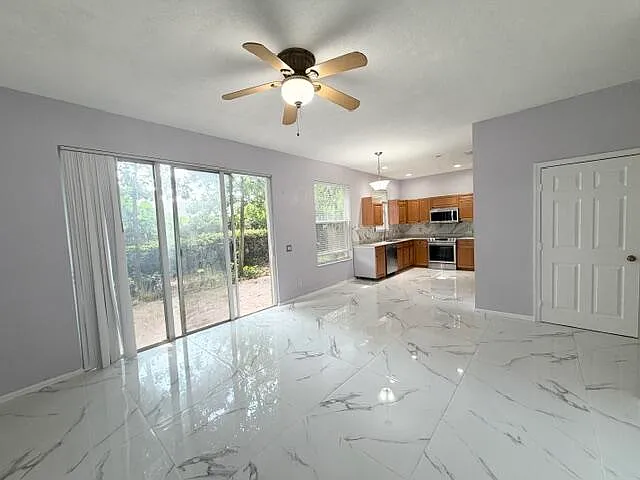 5487 Queenship Ct — Photo 6