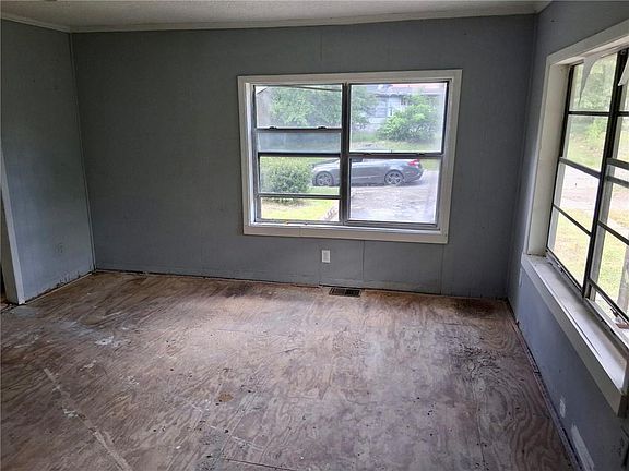 2nd image of 46 Brucewood Dr E