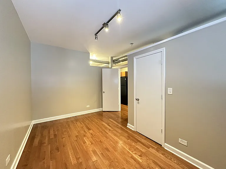 674 N Orleans St #3 — Photo 17