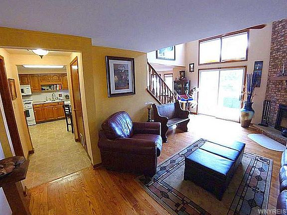 3rd image of 44 Niagara Shore Dr #44