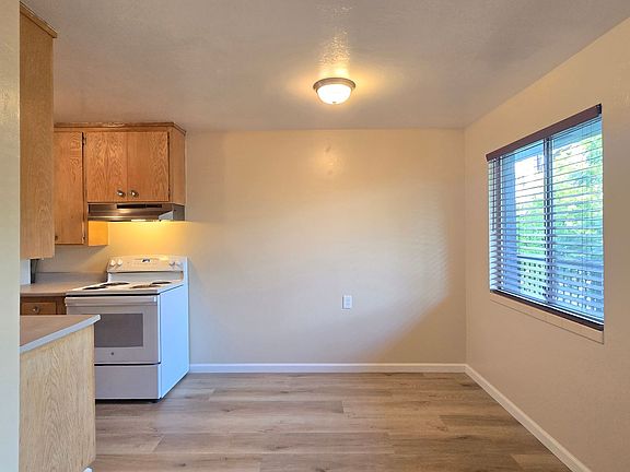5th image of 45 Oak Ave #103