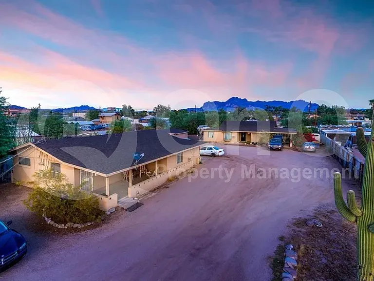 225 S Grand Dr #4 — Photo 1