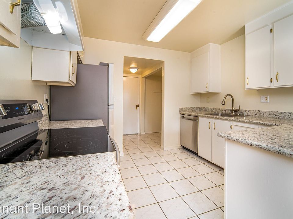 1st image of 297 Dogwood Ct
