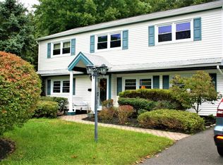 14 Winthrop Dr, Manalapan, NJ 07726