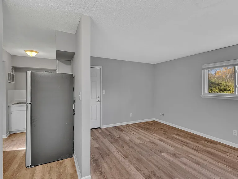 Barat Ave Apartments — Photo 12