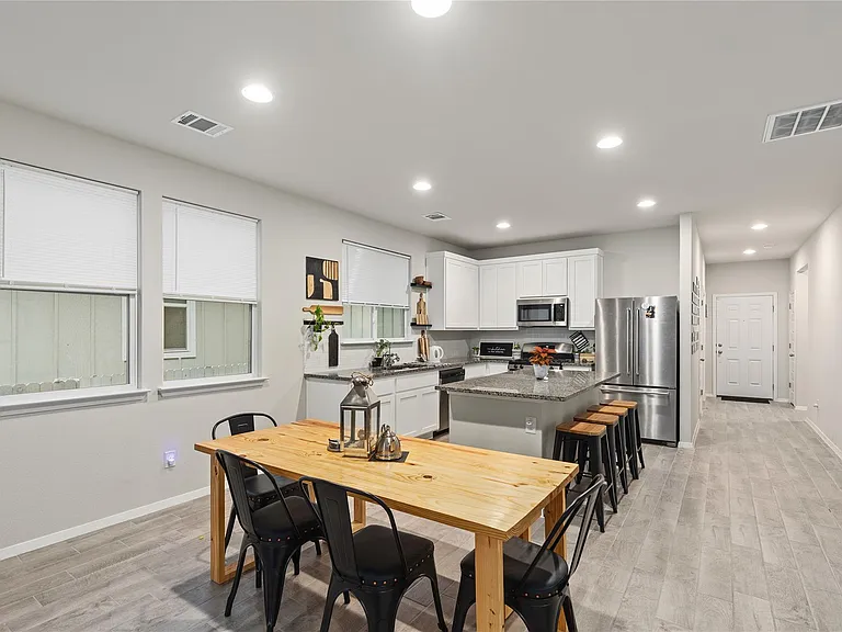 308 Catalina Dr — Photo 6