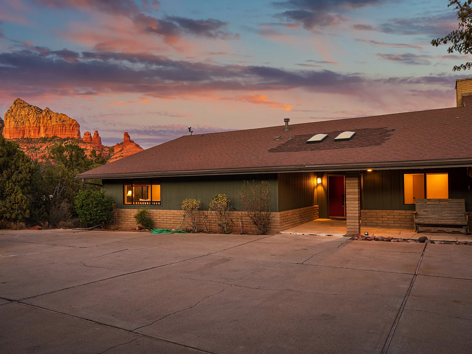 4 bed, 4480 sqft, $5,295 — Photo 3