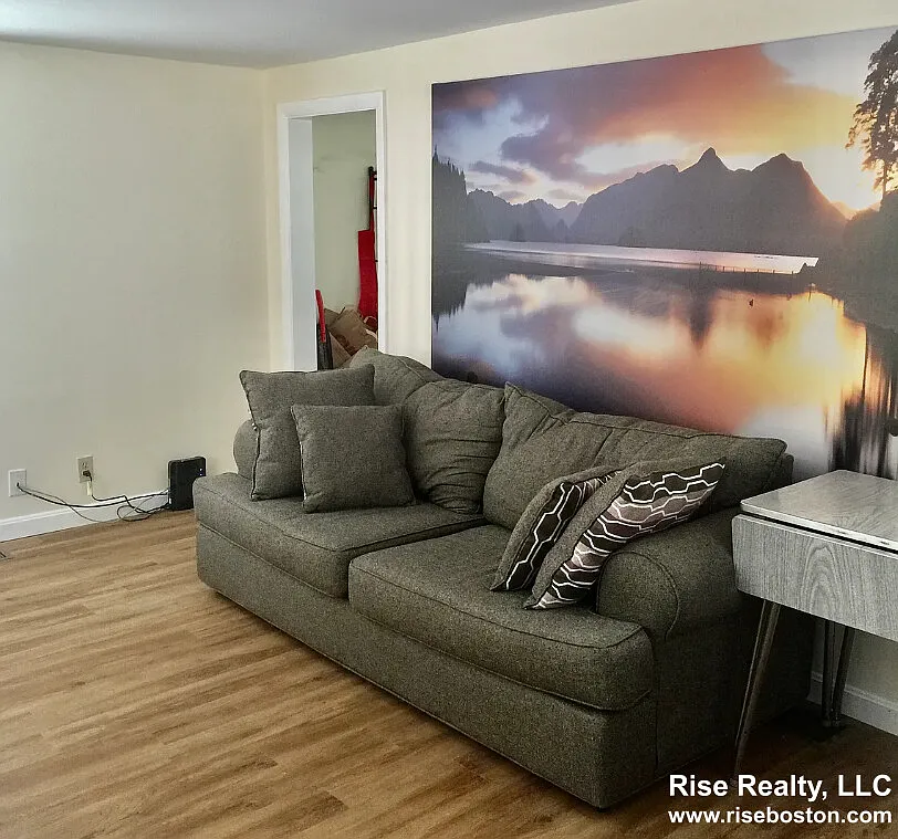 3 bed, 1.5 bath, $4,200 — Photo 3