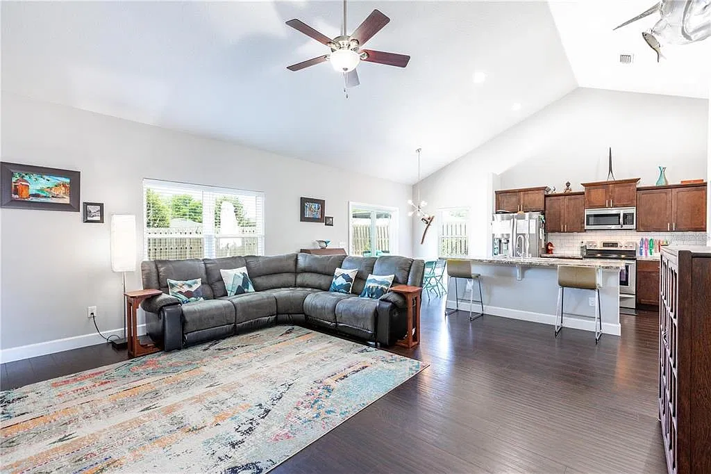 3 bed, 2.0 bath, 1478 sqft, $2,550 — Photo 4