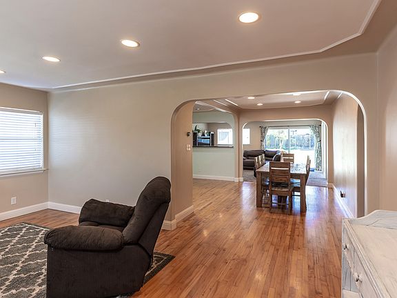 5th image of 251 S Claremont Ave