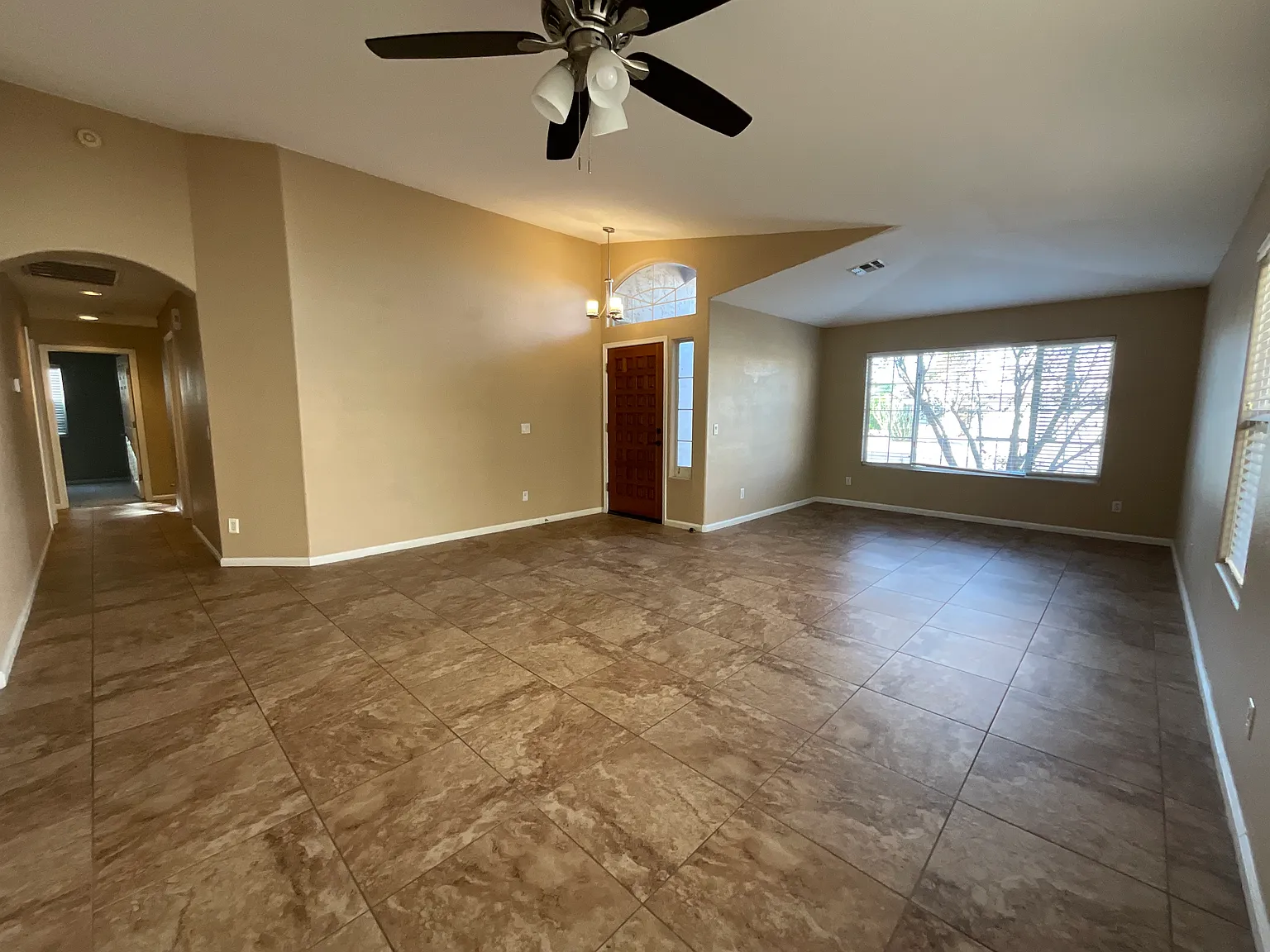 4 bed, 1900 sqft, $2,600 — Photo 2