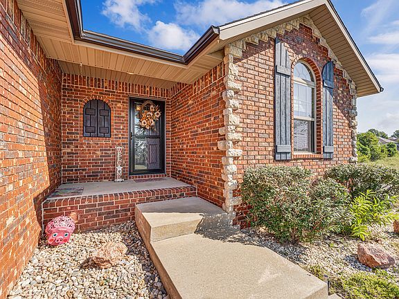 3rd image of 2721 E Clearview Drive