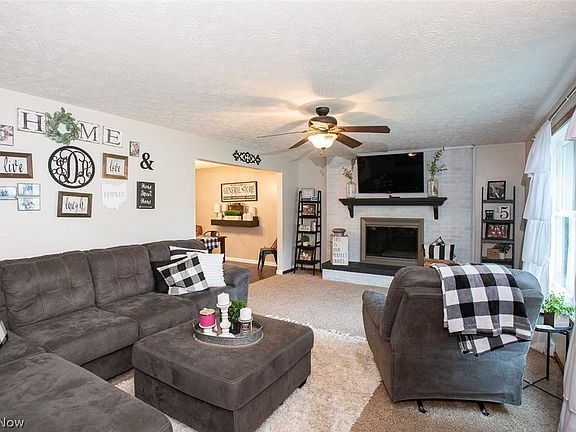 4th image of 3052 Roanoke Dr