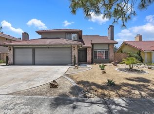 946 Knights Bridge Ln, Redlands, CA 92374