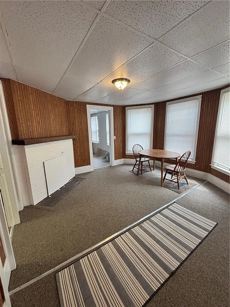 1 bed, 1.0 bath, 2440 sqft, $1,200 — Photo 3