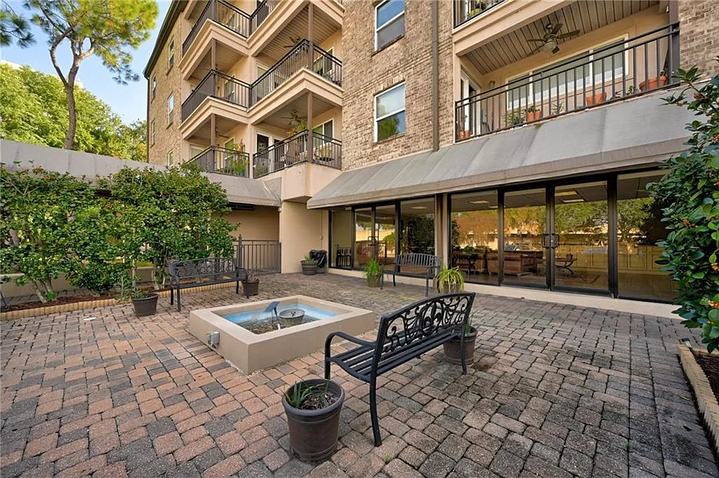 2 bed, 971 sqft, $2,600 — Photo 2