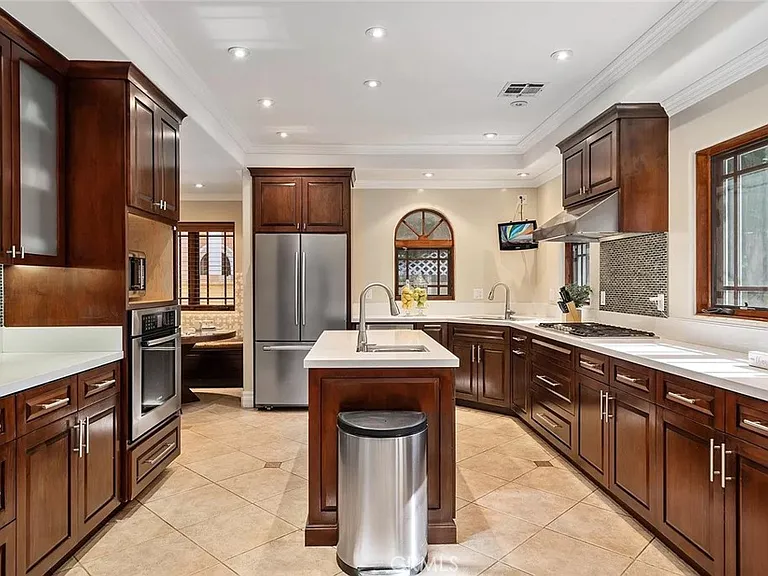 15014 Valleyheart Dr — Photo 10