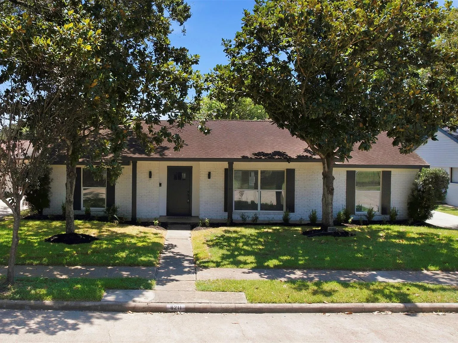 4 bed, 2.0 bath, 2033 sqft, $3,000 — Photo 1