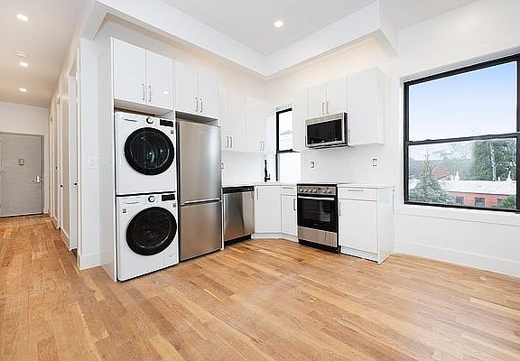 2nd image of 419 16th St #13F