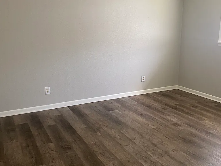 112 W Peters St #4 — Photo 4