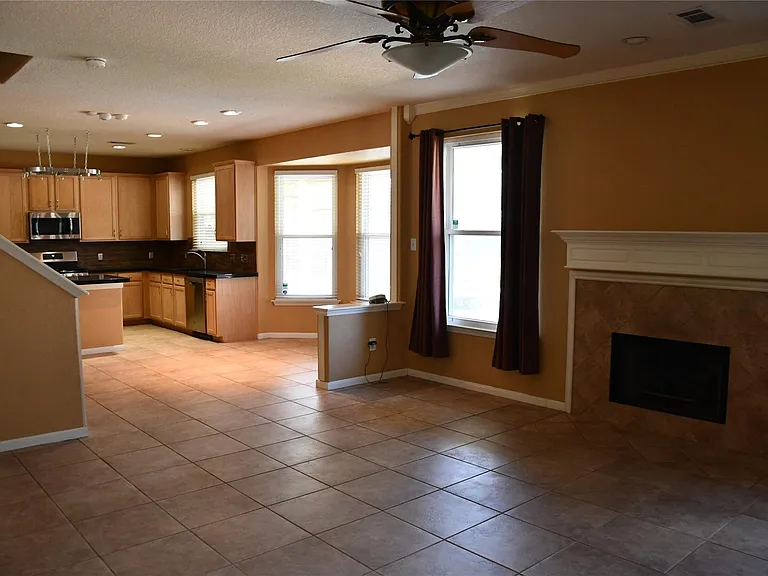 18118 Cypress Valley Ln — Photo 15