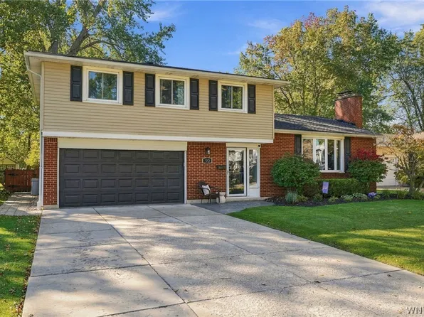 90 Red Oak Dr, Williamsville, NY 14221