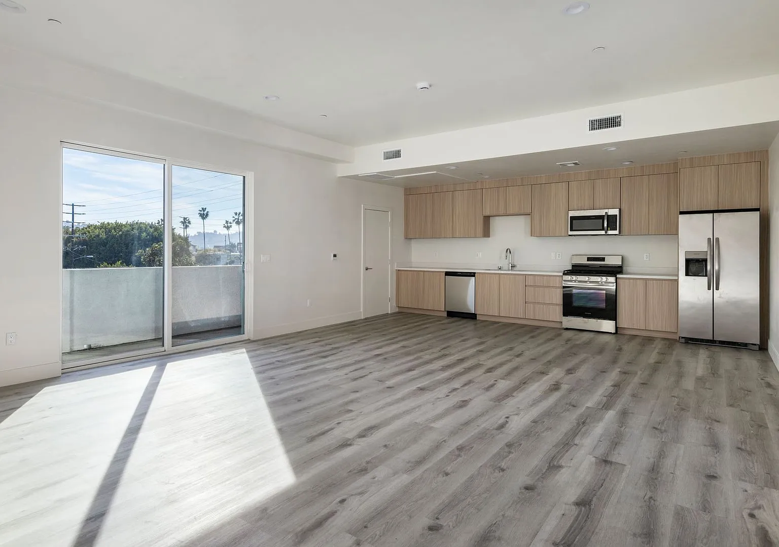 New Construction 3 Bedroom/4 Bath Townhouse — Photo 3