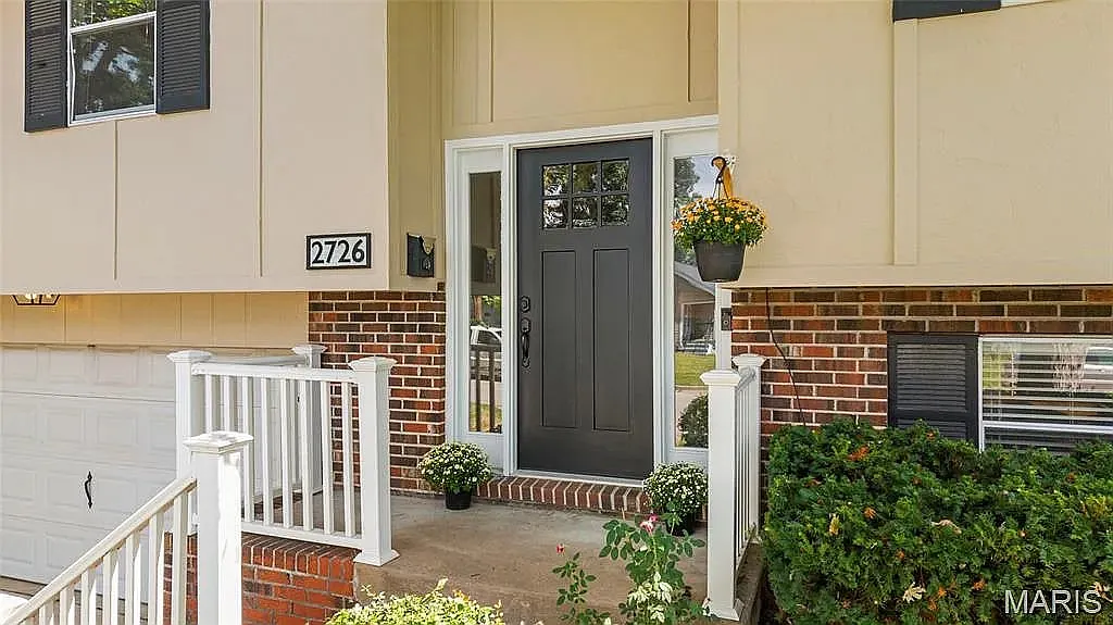 Brentwood 3 bed 2 bath House with Huge, Private Fenced Backyard! All Animals Welcome! — Photo 2