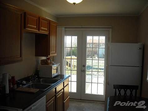 3rd image of 618 Emerson Dr