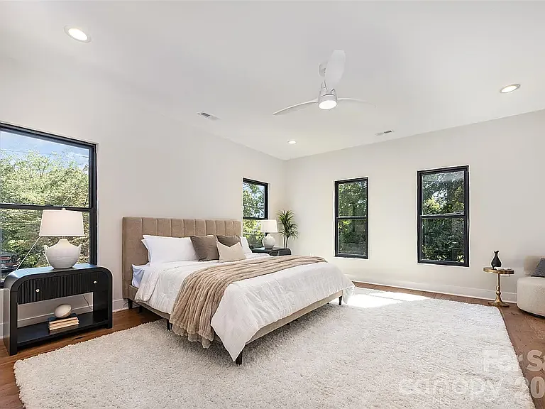 1121 Condon St — Photo 9