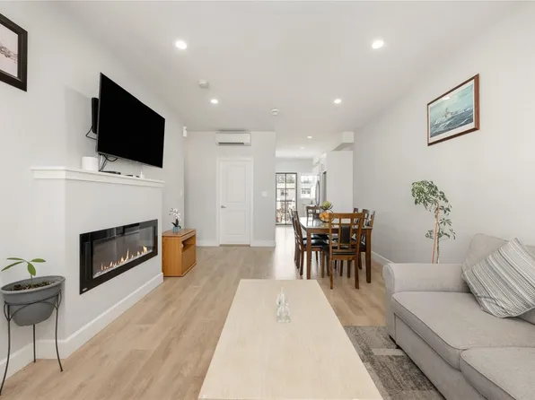 3351 Luxton Rd #405, Langford, BC V9C 0P2