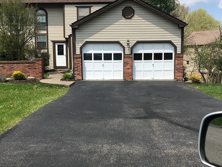 1130 Valleyview Dr — Photo 1