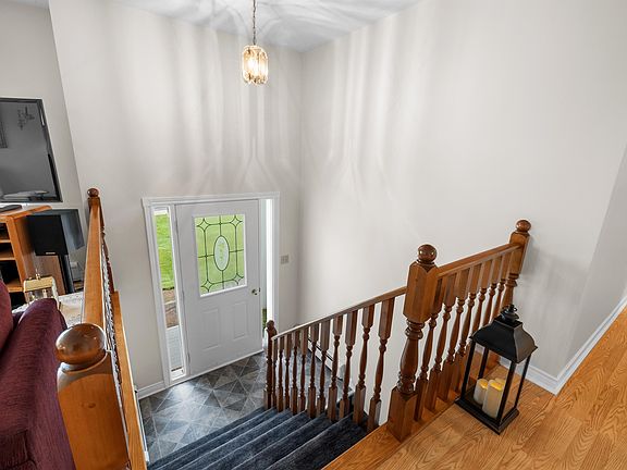 3rd image of 8 Oakland Dr