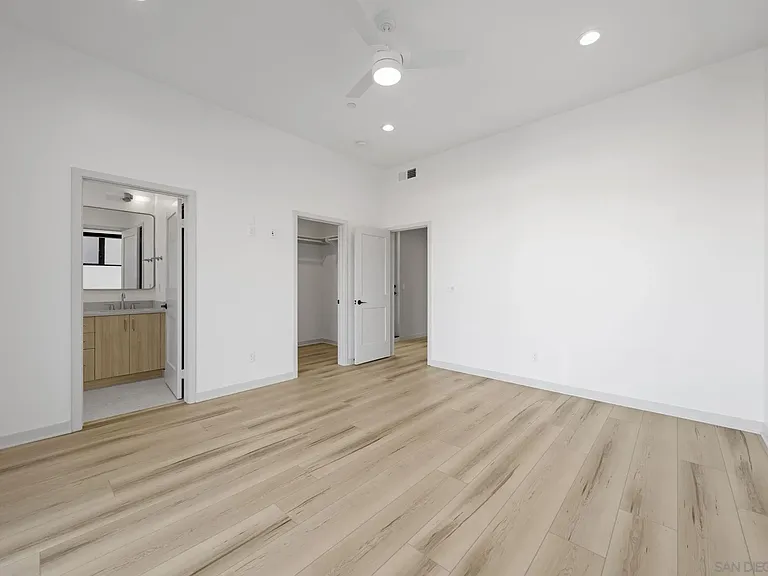 107 Daisy — Photo 22