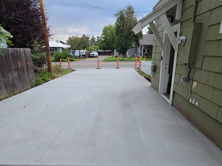 4 5th Ave E — Photo 13