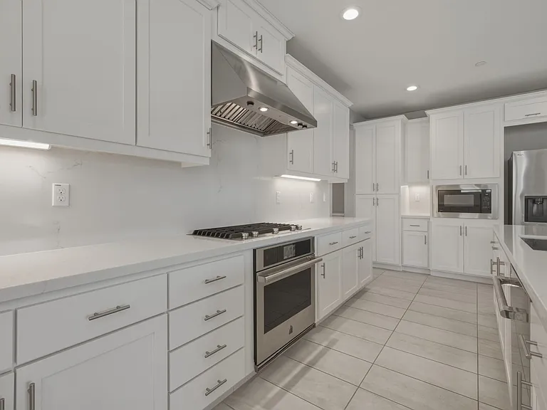 1230 Mateo Miller Cir — Photo 26
