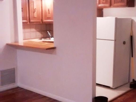 LR to Pass Thru Kitchen