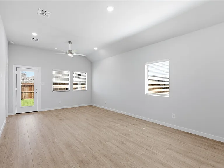 508 Green Grass Dr — Photo 12