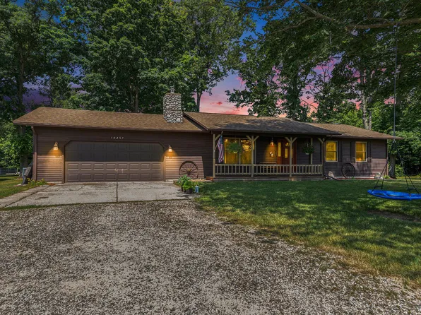 10257 Maple Hill Rd, Howard City, MI 49329