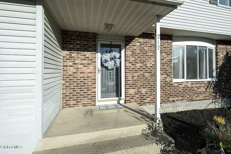 4th image of 217 Shereen Court