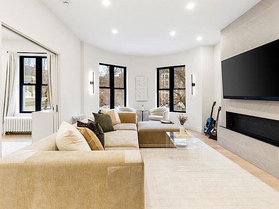 3rd image of 382 Commonwealth Ave APT 24