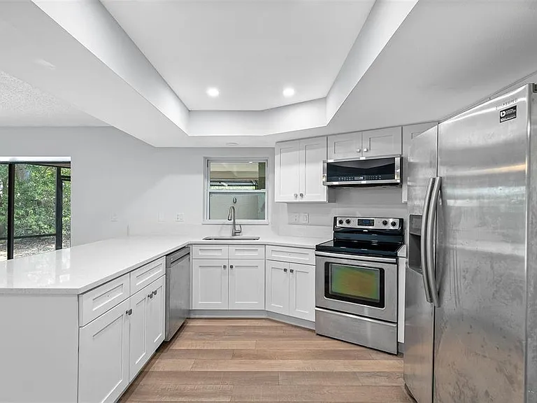 3601 Fairway Forest Cir — Photo 2