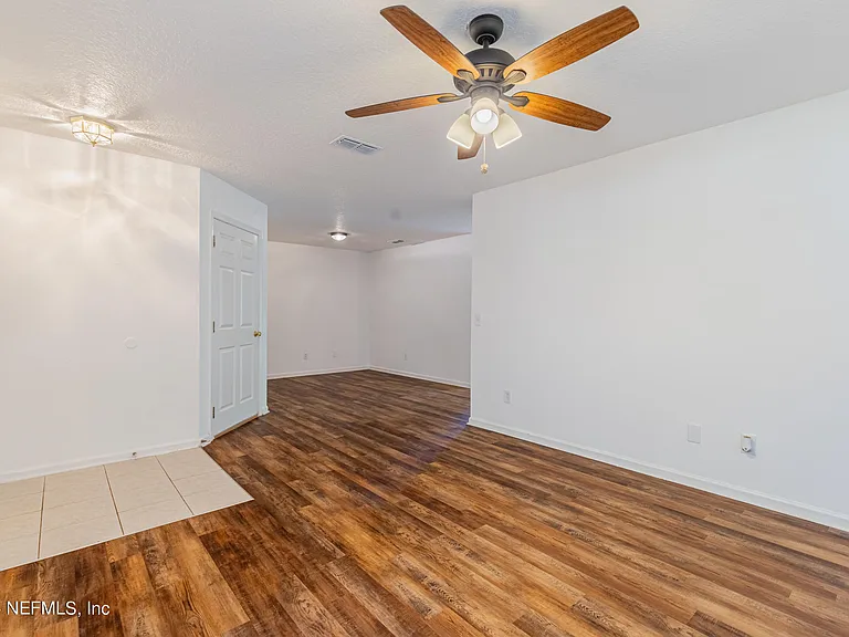 1630 Vineland Cir #B — Photo 7