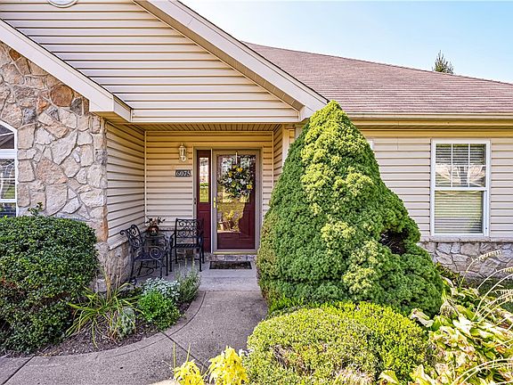 4th image of 6075 Triple Crown Cir