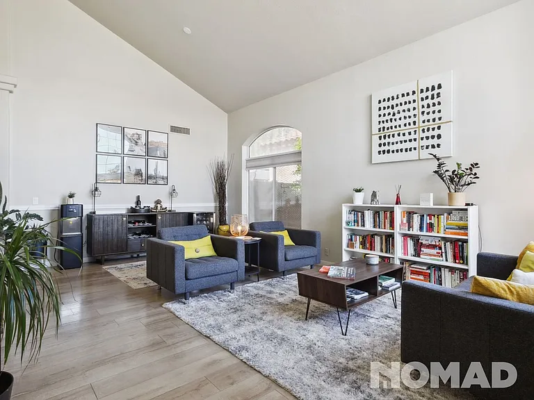 1303 E Washington Ave — Photo 4